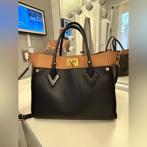 Authentic Louis Vuitton on my side handbag EUC - Picture 4 of 8